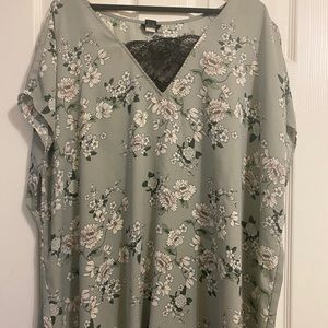 🔥SOLD🔥 Lace and Floral Torrid Blouse